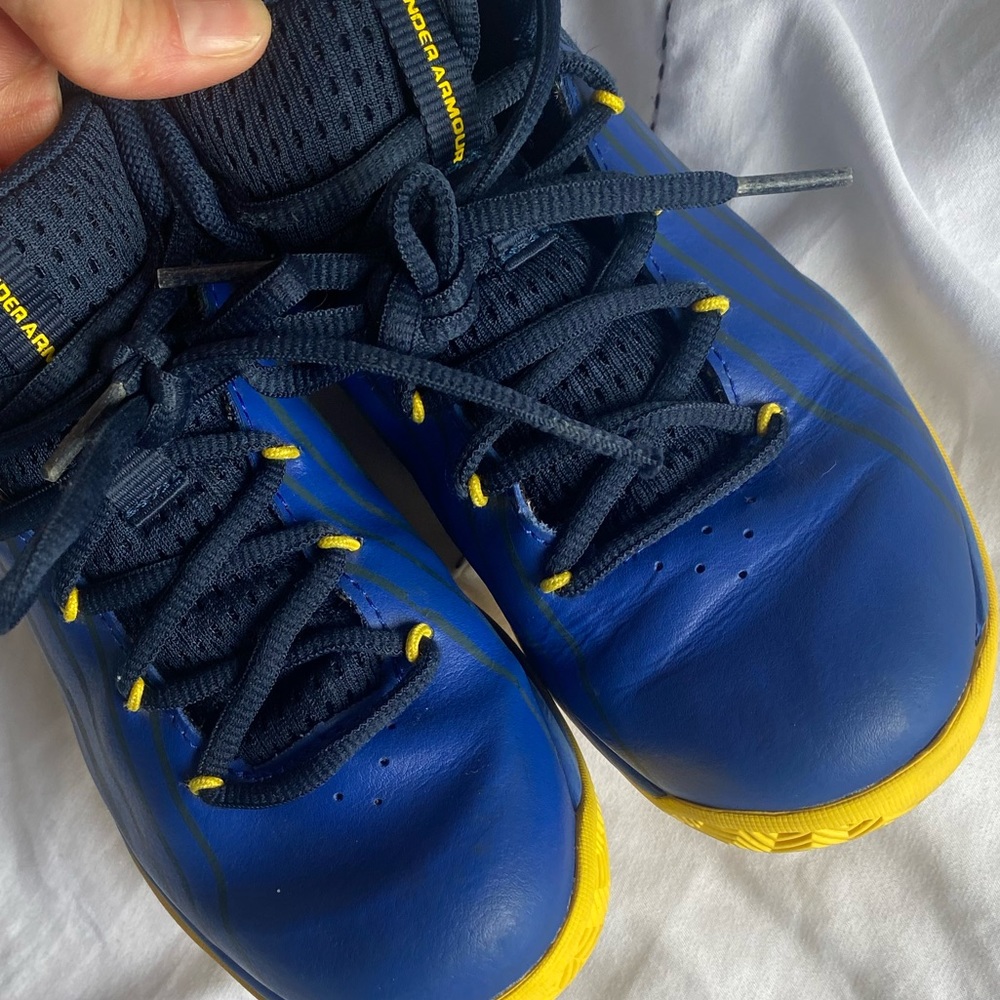 UA Boys Basketball Shoes